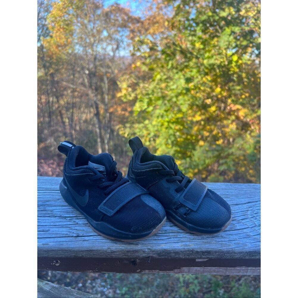 NIKE Boys Black PG1 Paul George Athletic Sneakers Kids Size 3C 881937 004